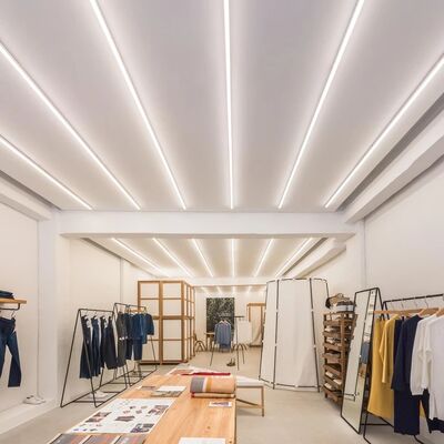 Guter Preis Ray-beschichtetes PMMA LED-Streifen Aluminiumprofil W18,0 × H15,3 mm mit Sandstrahl-Oxidation zur Lichtstreuung Online