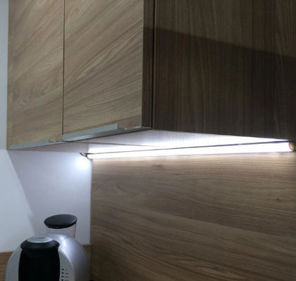 T5 90 45 Grad geführter Aluminiumkanal-Ecken-Streifen-Licht-Kühlkörper mit Pmma-Abdeckungs-Clip